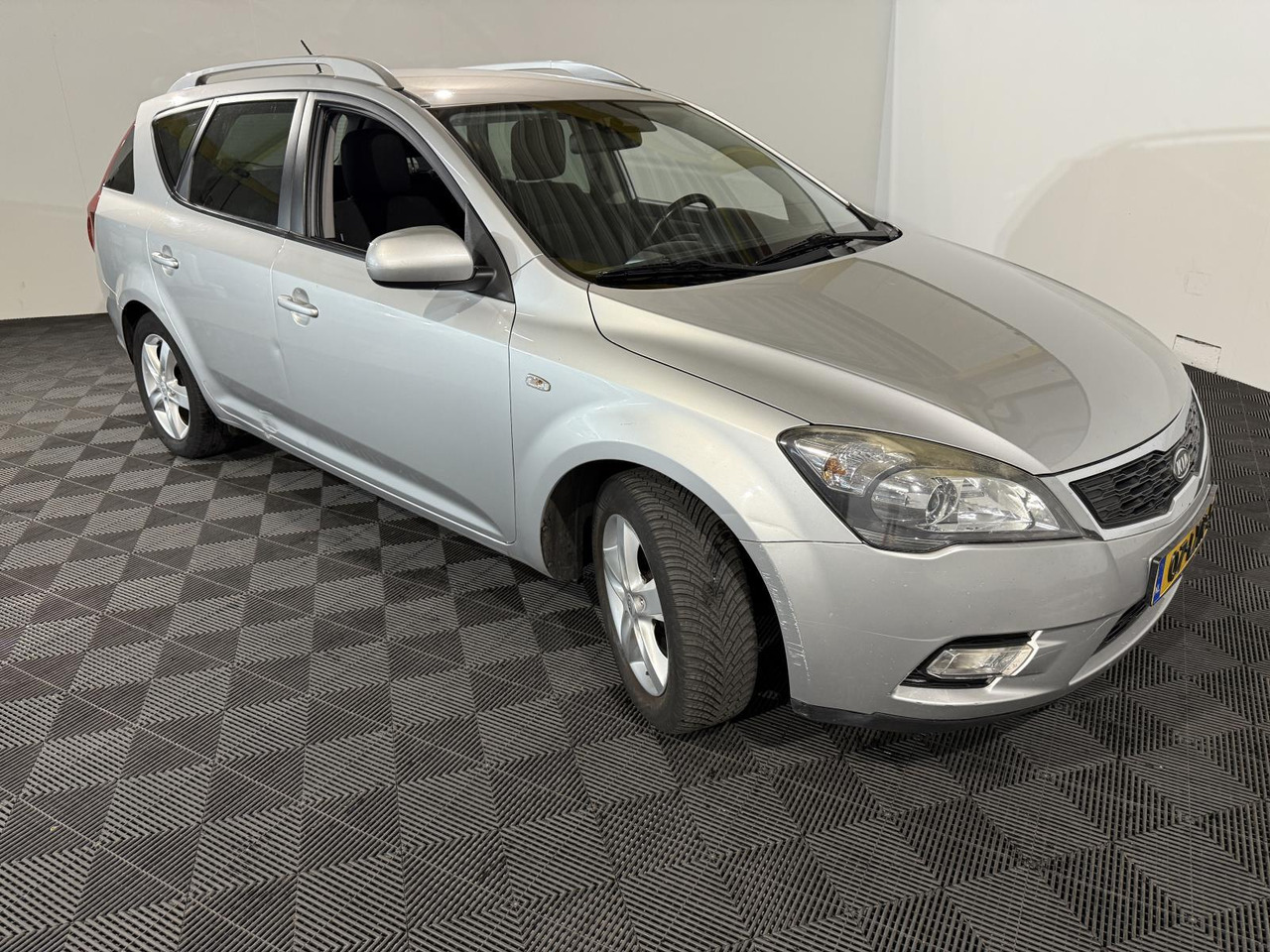 Kia cee'd 1.4 CVVT X-ecutive |2010 | 202.277 km | 07-LXR-5 - Schrägheck: das Bild 3 Kia cee'd 1.4 CVVT X-ecutive |2010 | 202.277 km | 07-LXR-5 - Schrägheck: das Bild 3