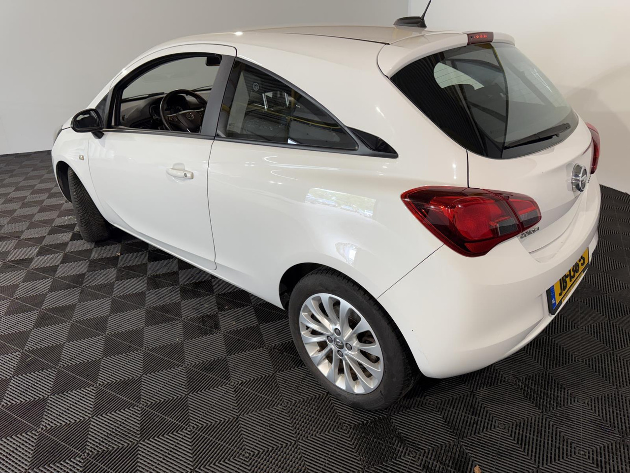 Opel Corsa 1.3 CDTI Business+ 2016 274.545 km JB-136-S - Schrägheck: das Bild 2 Opel Corsa 1.3 CDTI Business+ 2016 274.545 km JB-136-S - Schrägheck: das Bild 2