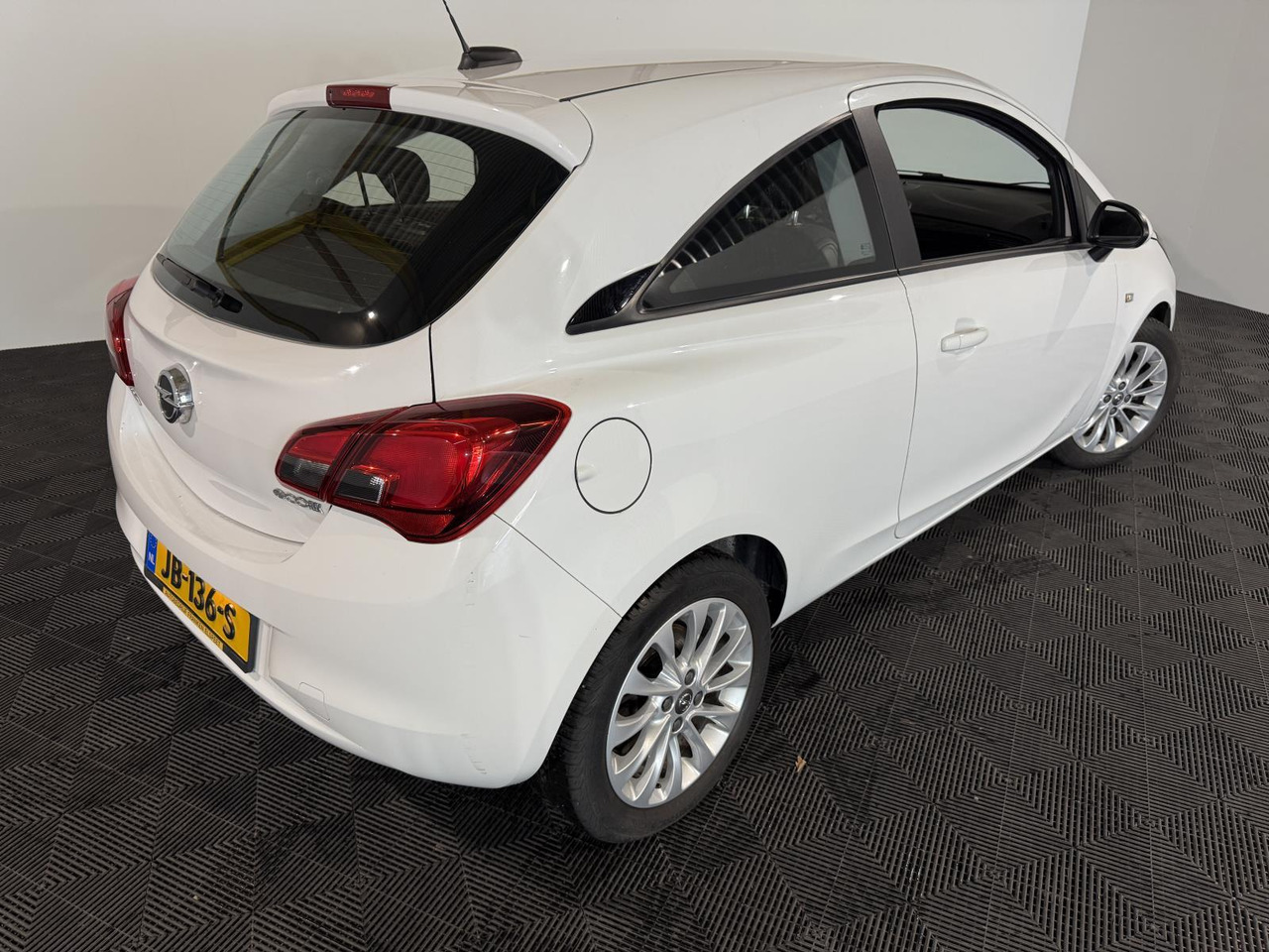 Opel Corsa 1.3 CDTI Business+ 2016 274.545 km JB-136-S - Schrägheck: das Bild 5 Opel Corsa 1.3 CDTI Business+ 2016 274.545 km JB-136-S - Schrägheck: das Bild 5