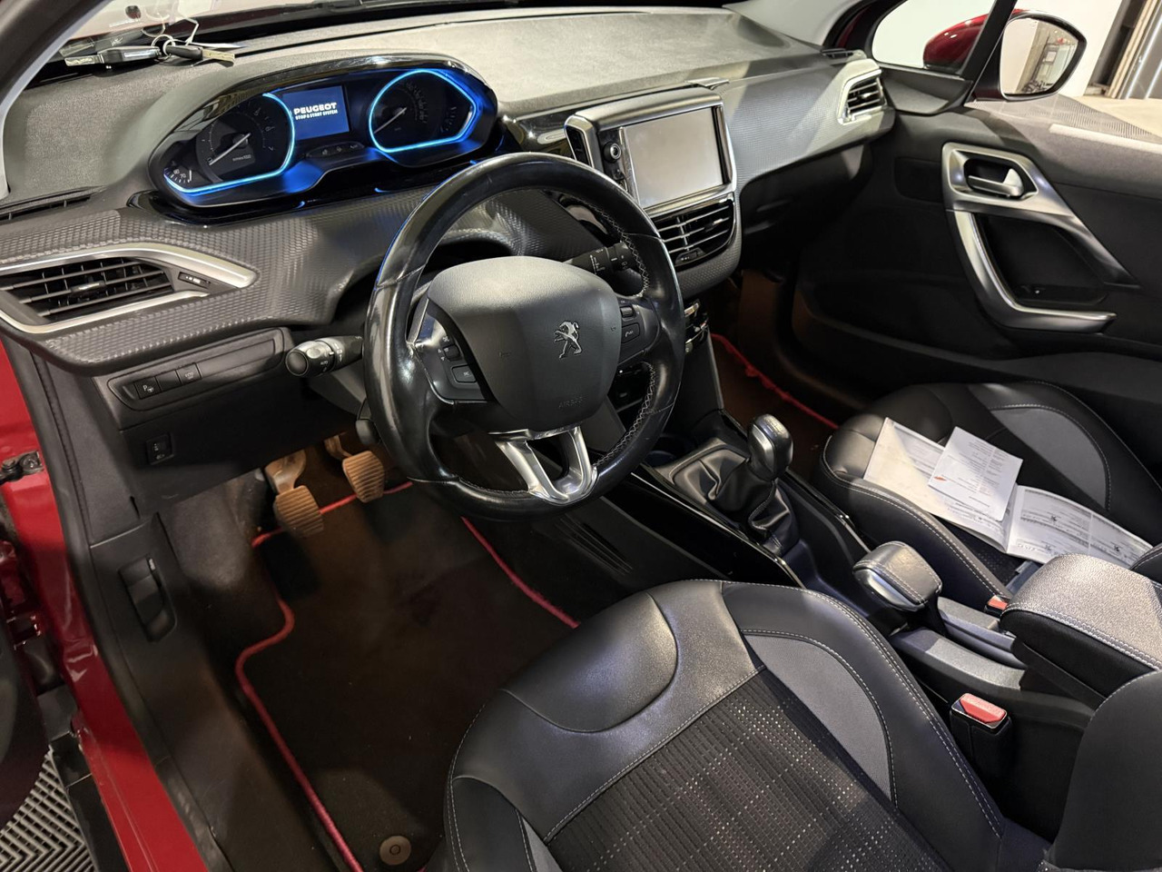 PKW Peugeot 2008 1.2 PureTech Blue Lease Executive RF-108-N 141.645 km: das Bild 8