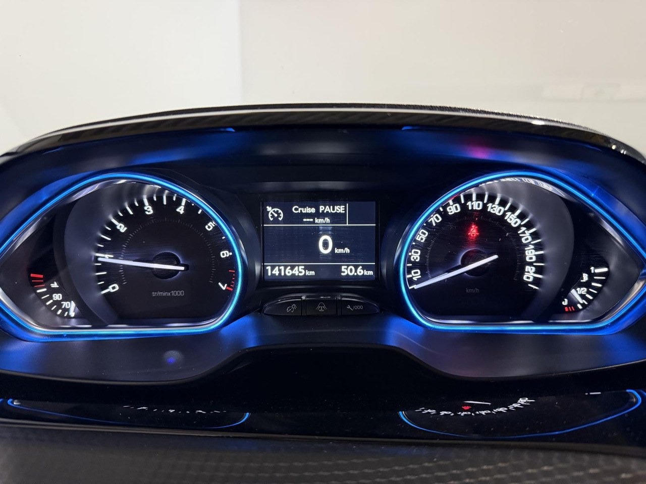 PKW Peugeot 2008 1.2 PureTech Blue Lease Executive RF-108-N 141.645 km: das Bild 11