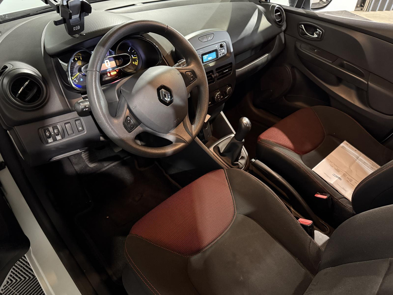 Renault | Clio | 0.9 TCe Authentique | 2013 | 160.970 km | 4KJZ93 | Logisch - Schrägheck: das Bild 5 Renault | Clio | 0.9 TCe Authentique | 2013 | 160.970 km | 4KJZ93 | Logisch - Schrägheck: das Bild 5