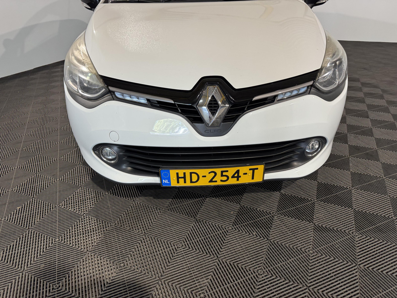 Renault Clio 0.9 TCe ECO Night&Day | 2015 | 170.065 km | HD-254 T - Schrägheck: das Bild 2 Renault Clio 0.9 TCe ECO Night&Day | 2015 | 170.065 km | HD-254 T - Schrägheck: das Bild 2