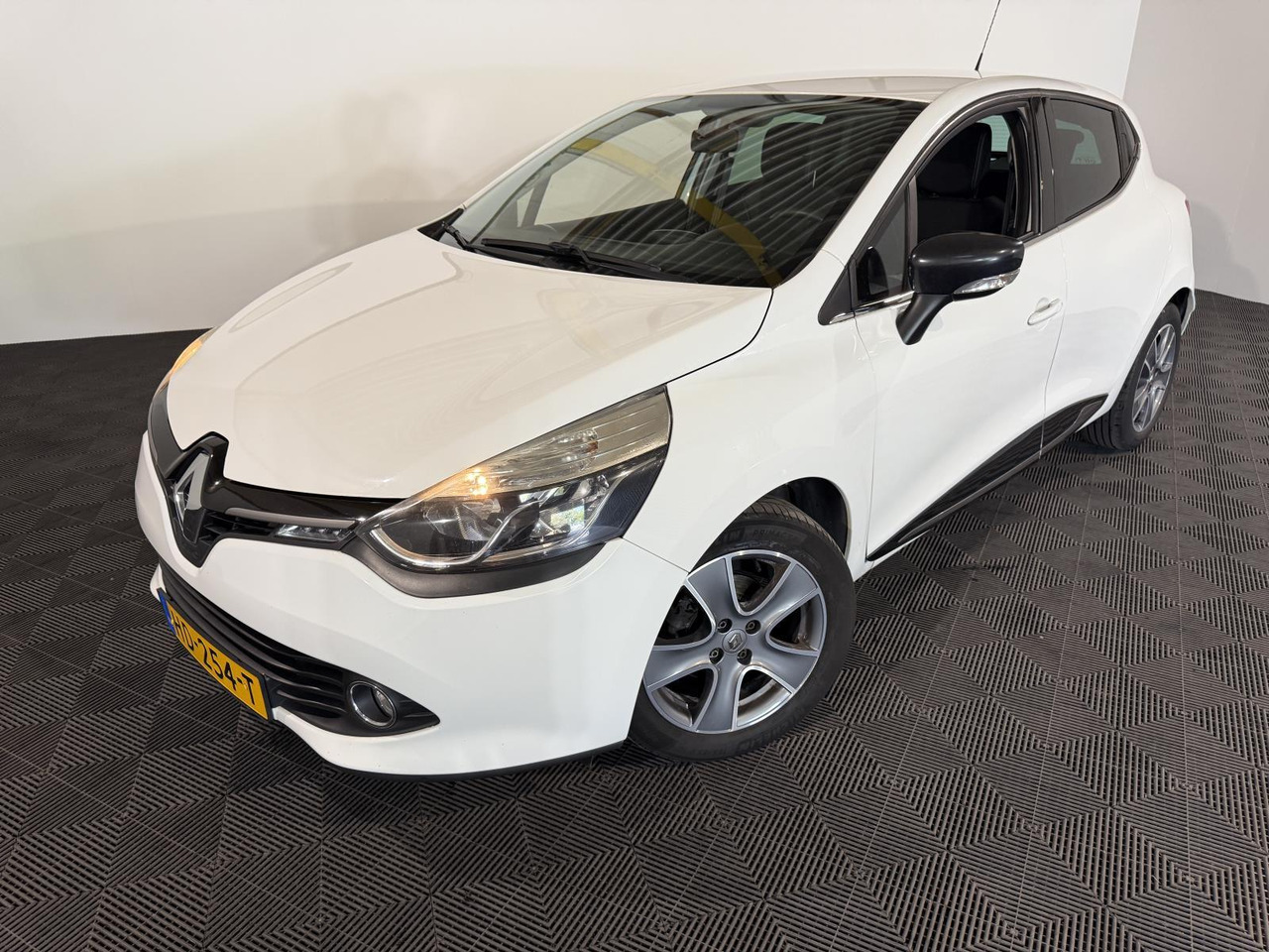 Renault Clio 0.9 TCe ECO Night&Day | 2015 | 170.065 km | HD-254 T - Schrägheck: das Bild 1 Renault Clio 0.9 TCe ECO Night&Day | 2015 | 170.065 km | HD-254 T - Schrägheck: das Bild 1