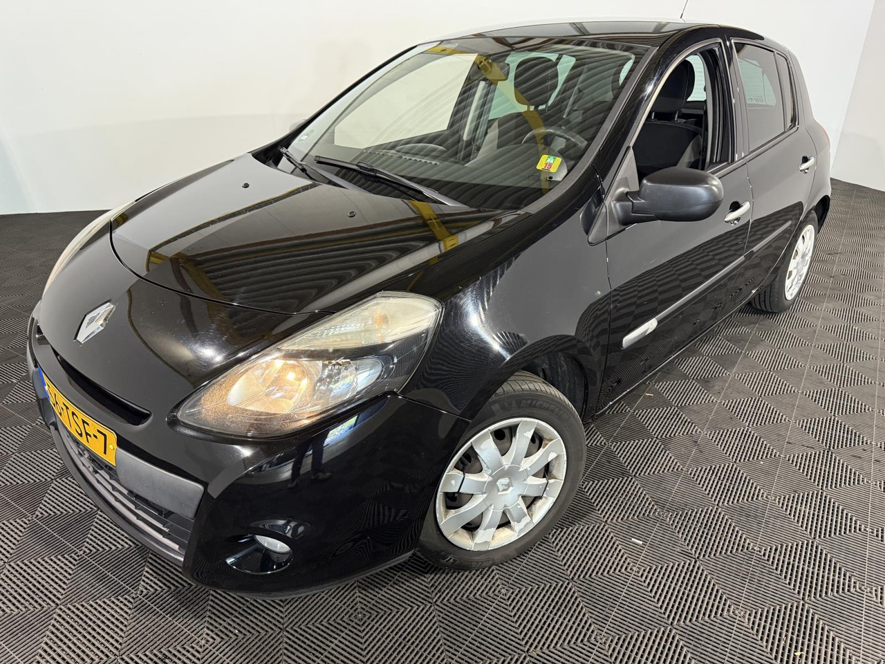 Renault | Clio | 1.2 Authentique | 2012 | 216.427 km | 56TSF7 | Logisch - Schrägheck: das Bild 1 Renault | Clio | 1.2 Authentique | 2012 | 216.427 km | 56TSF7 | Logisch - Schrägheck: das Bild 1