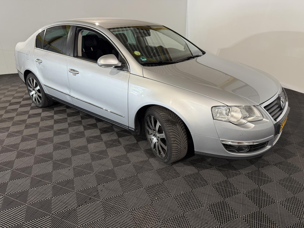 Volkswagen Passat 1.8 TFSI Comfortline 80-HKF-9 199.375 km - PKW: das Bild 4 Volkswagen Passat 1.8 TFSI Comfortline 80-HKF-9 199.375 km - PKW: das Bild 4