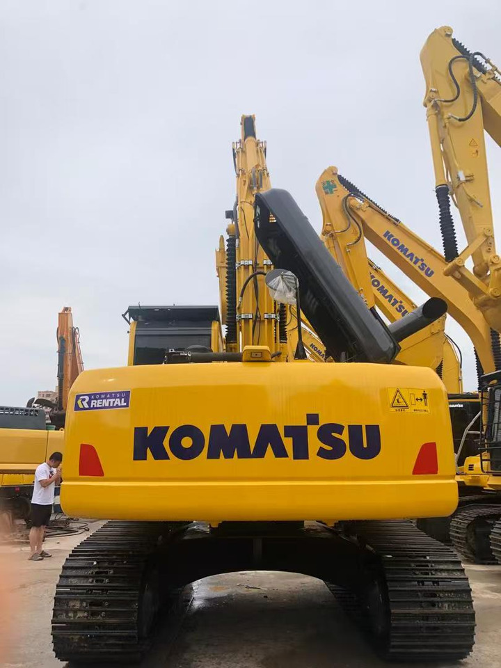 KOMATSU PC220 - Kettenbagger: das Bild 2 KOMATSU PC220 - Kettenbagger: das Bild 2