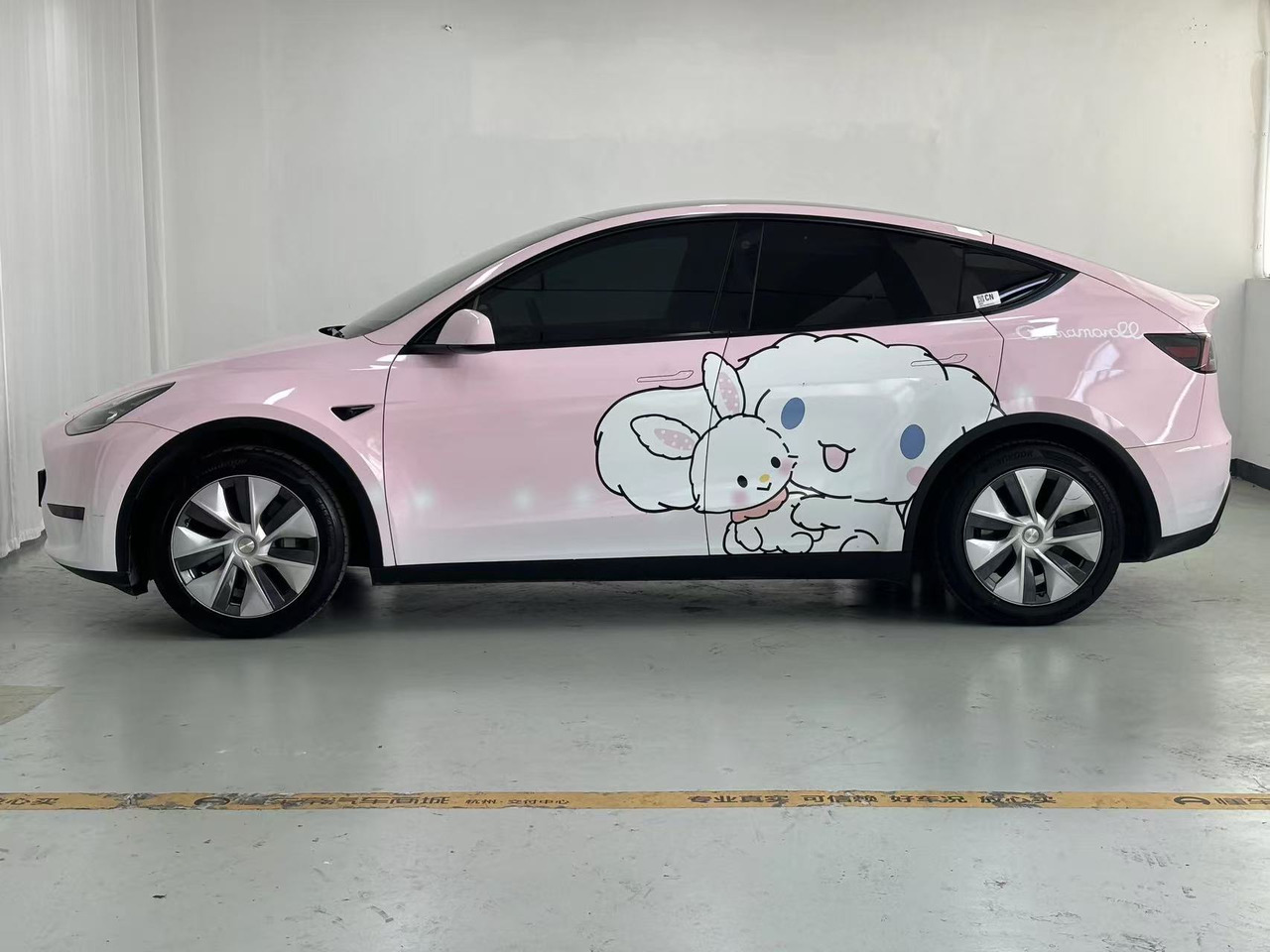 TESLA MODEL Y - SUV/ Geländewagen: das Bild 2 TESLA MODEL Y - SUV/ Geländewagen: das Bild 2