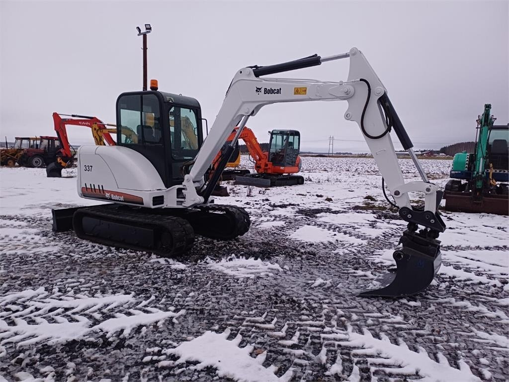 Bobcat 337D Kallistuvalla liittimellä - Minibagger: das Bild 4 Bobcat 337D Kallistuvalla liittimellä - Minibagger: das Bild 4