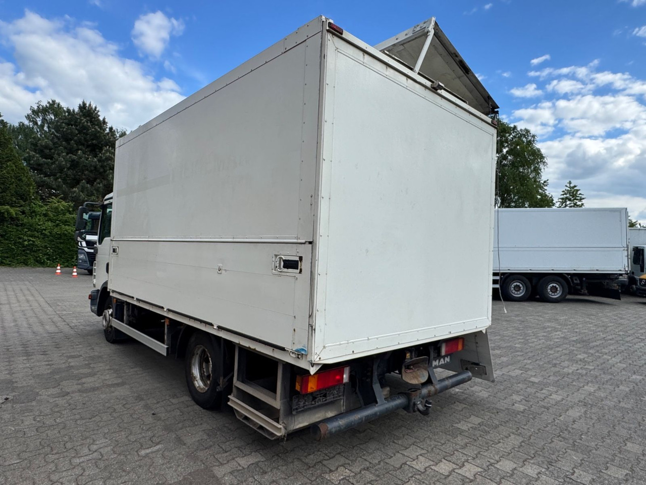 MAN TGL 8.180/2xAHK/Zertifikat/Schwenkwand - Getränkeaufbau LKW: das Bild 3 MAN TGL 8.180/2xAHK/Zertifikat/Schwenkwand - Getränkeaufbau LKW: das Bild 3
