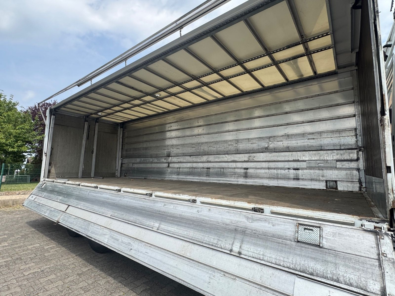 Mercedes-Benz 2540/LBW/2xAHK/Lenk-Lift/Kamera/4inStock - Getränkeaufbau LKW: das Bild 4 Mercedes-Benz 2540/LBW/2xAHK/Lenk-Lift/Kamera/4inStock - Getränkeaufbau LKW: das Bild 4