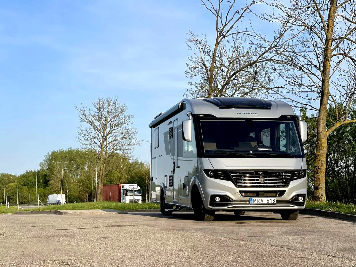 Adria Super Sonic 780 SL - Integriertes Wohnmobil: das Bild 1 Adria Super Sonic 780 SL - Integriertes Wohnmobil: das Bild 1