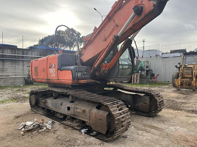 Hitachi ZX180 - Kettenbagger: das Bild 5 Hitachi ZX180 - Kettenbagger: das Bild 5