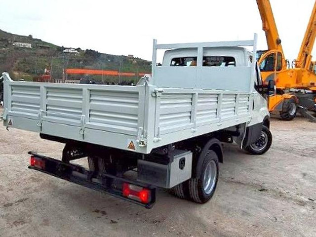 Iveco DAILY 35C160 - Motorhacke: das Bild 3 Iveco DAILY 35C160 - Motorhacke: das Bild 3