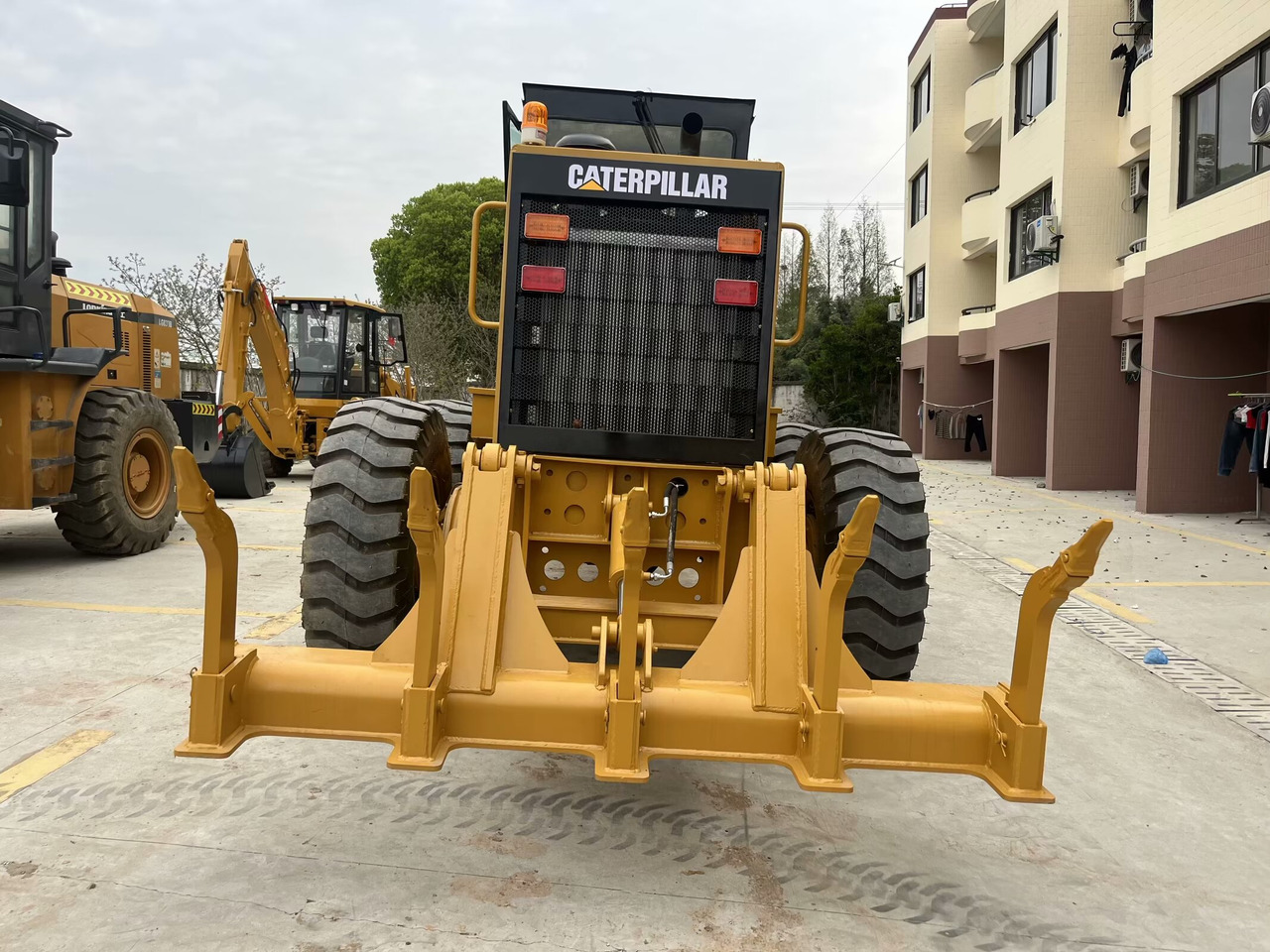 Grader CATERPILLAR 140H: das Bild 8