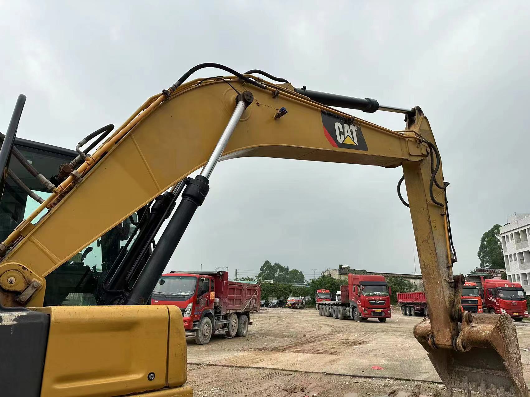 CATERPILLAR 320GC - Kettenbagger: das Bild 4 CATERPILLAR 320GC - Kettenbagger: das Bild 4