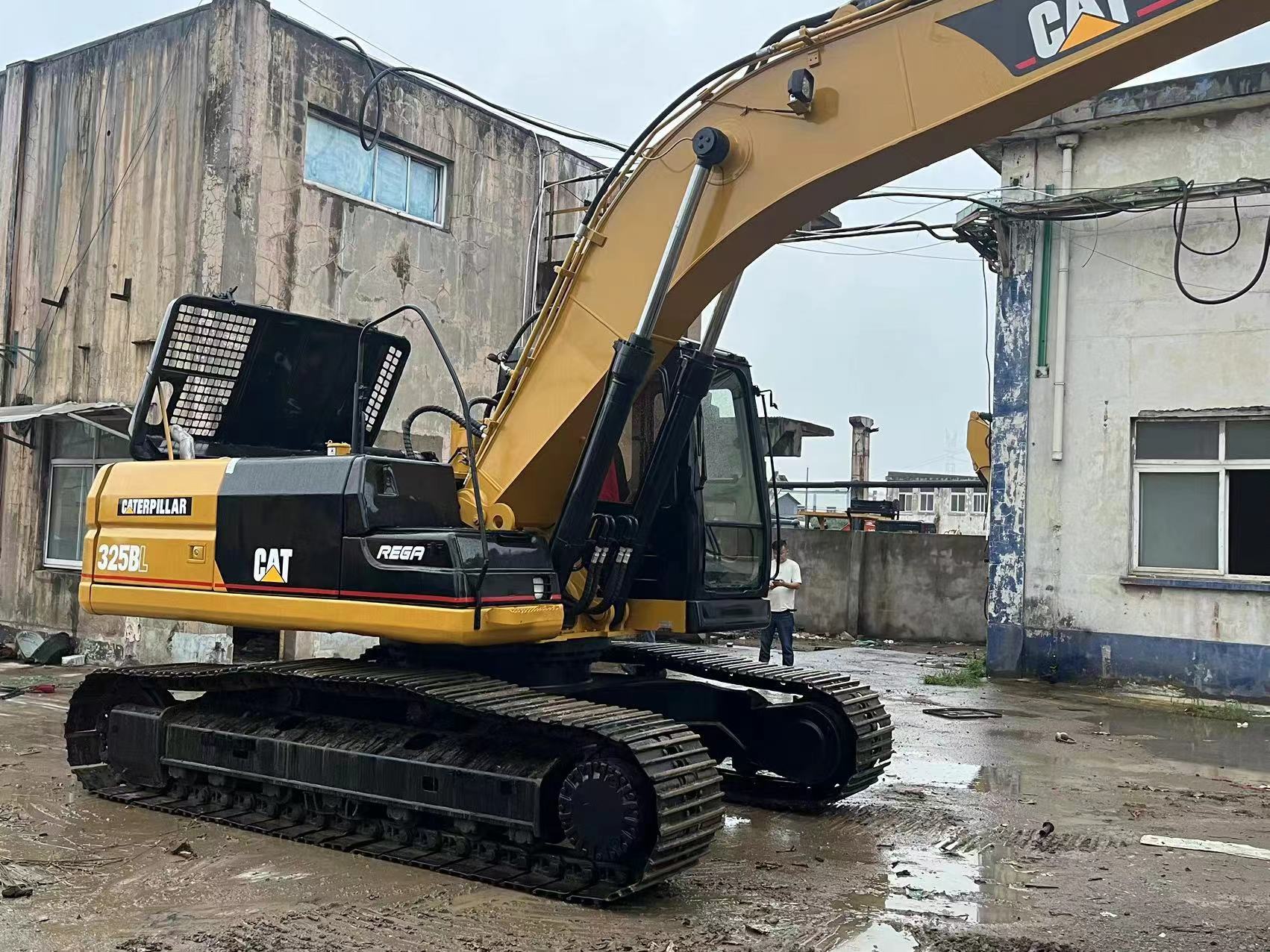 CATERPILLAR 325BL - Kettenbagger: das Bild 2 CATERPILLAR 325BL - Kettenbagger: das Bild 2