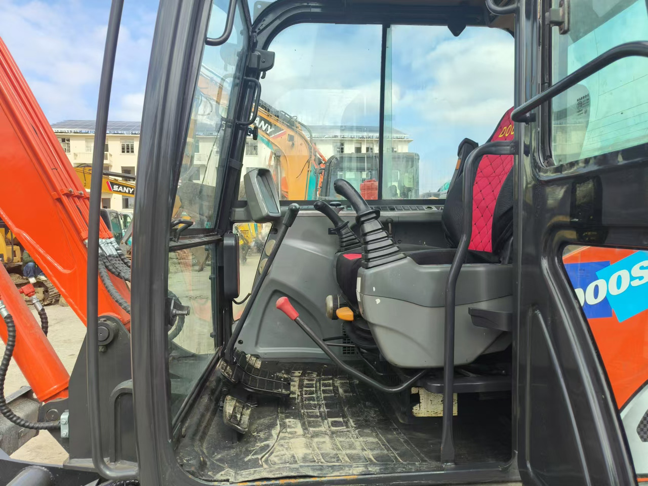 Bagger DOOSAN DX60: das Bild 11 Bagger DOOSAN DX60: das Bild 11