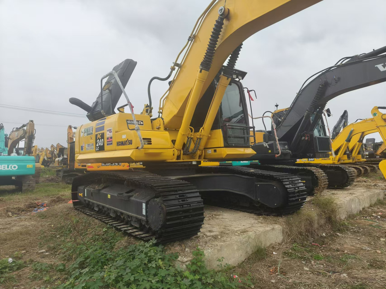 KOMATSU PC240LC-8 - Kettenbagger: das Bild 5 KOMATSU PC240LC-8 - Kettenbagger: das Bild 5