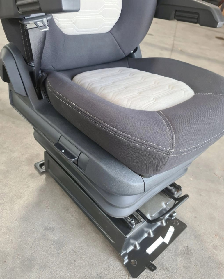 FOTEL PRAWY SIEDZENIE PASAŻERA FORD F-MAX CARGO EURO 6 - Sitz: das Bild 5 FOTEL PRAWY SIEDZENIE PASAŻERA FORD F-MAX CARGO EURO 6 - Sitz: das Bild 5