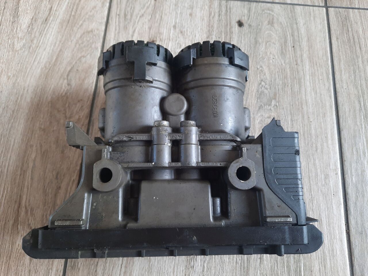 KNORR-BREMSE ZAWÓR EBS TYLNY TYŁ RENAULT GAMA RANGE T RANGE - Bremsventil für LKW: das Bild 2 KNORR-BREMSE ZAWÓR EBS TYLNY TYŁ RENAULT GAMA RANGE T RANGE - Bremsventil für LKW: das Bild 2