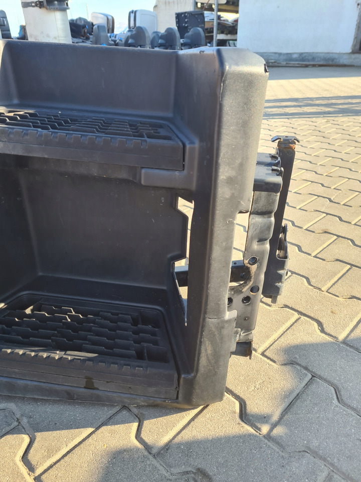 RENAULT STOPNICA KOMPLETNA PRAWA STELAŻ STOPNICY STOPNIA RENAULT GAMA T RANGE - Trittbrett für LKW: das Bild 5 RENAULT STOPNICA KOMPLETNA PRAWA STELAŻ STOPNICY STOPNIA RENAULT GAMA T RANGE - Trittbrett für LKW: das Bild 5