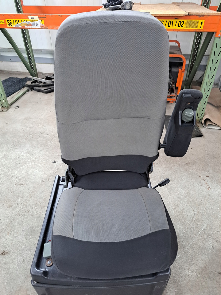 Renault FOTEL OBRACANY SIEDZENIE PASAŻERA RENAULT MAGNUM DXI LIFT VEGA S - Sitz für LKW: das Bild 3 Renault FOTEL OBRACANY SIEDZENIE PASAŻERA RENAULT MAGNUM DXI LIFT VEGA S - Sitz für LKW: das Bild 3