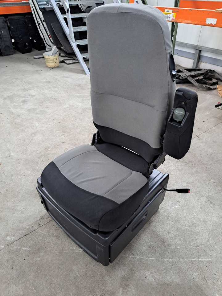 Renault FOTEL OBRACANY SIEDZENIE PASAŻERA RENAULT MAGNUM DXI LIFT VEGA S - Sitz für LKW: das Bild 2 Renault FOTEL OBRACANY SIEDZENIE PASAŻERA RENAULT MAGNUM DXI LIFT VEGA S - Sitz für LKW: das Bild 2
