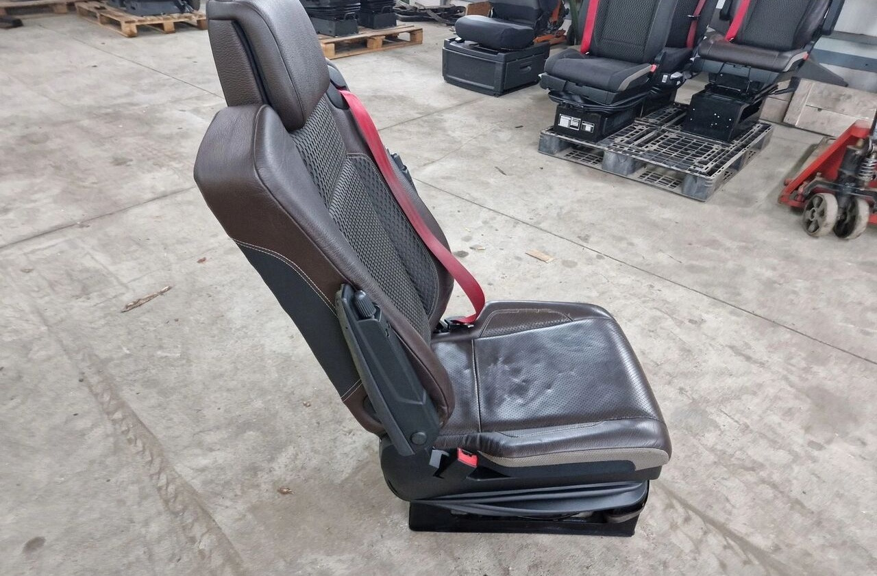 Renault SIEDZENIE KIEROWCY Renault GAMA T C K - Sitz für LKW: das Bild 4 Renault SIEDZENIE KIEROWCY Renault GAMA T C K - Sitz für LKW: das Bild 4