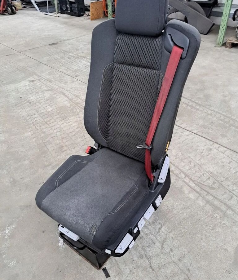 Renault SIEDZENIE KIEROWCY Renault RANGE GAMA T C K - Sitz für LKW: das Bild 1 Renault SIEDZENIE KIEROWCY Renault RANGE GAMA T C K - Sitz für LKW: das Bild 1