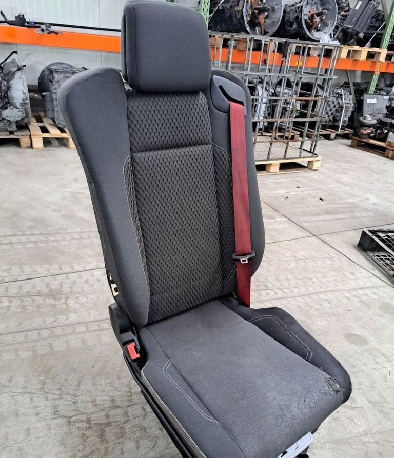 Renault SIEDZENIE KIEROWCY Renault RANGE GAMA T C K - Sitz für LKW: das Bild 2 Renault SIEDZENIE KIEROWCY Renault RANGE GAMA T C K - Sitz für LKW: das Bild 2
