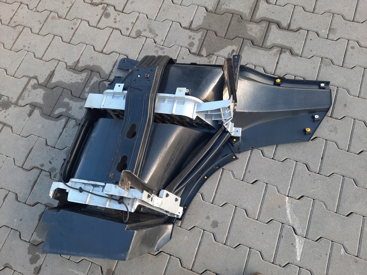 VOLVO STOPIEŃ STOPNICA PRAWA STELAŻ ORYGINAŁ VOLVO FH 4 - Trittbrett für LKW: das Bild 5 VOLVO STOPIEŃ STOPNICA PRAWA STELAŻ ORYGINAŁ VOLVO FH 4 - Trittbrett für LKW: das Bild 5