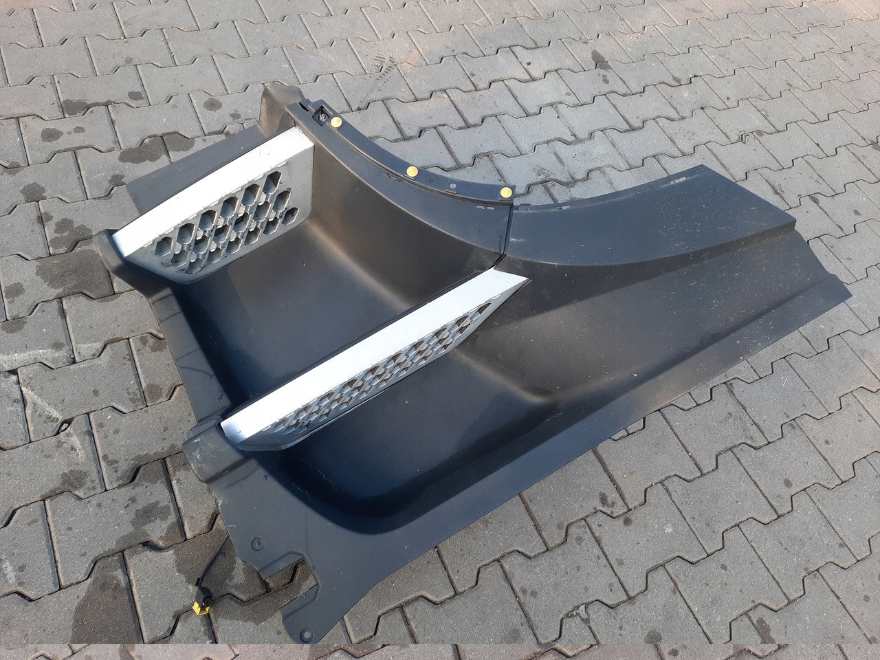 VOLVO STOPIEŃ STOPNICA PRAWA STELAŻ ORYGINAŁ VOLVO FH 4 - Trittbrett für LKW: das Bild 4 VOLVO STOPIEŃ STOPNICA PRAWA STELAŻ ORYGINAŁ VOLVO FH 4 - Trittbrett für LKW: das Bild 4