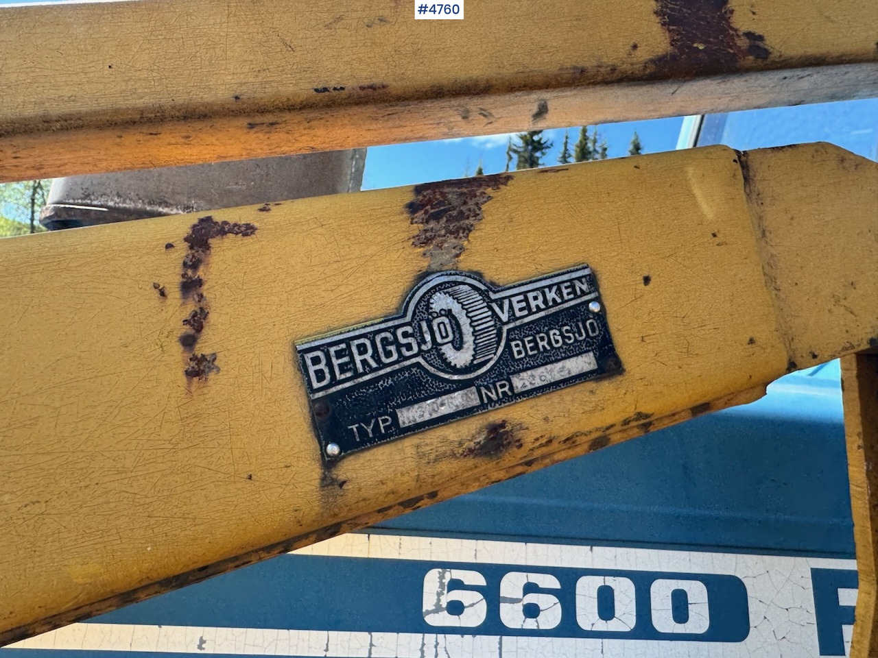 Traktor 1978 Ford 6600 4x4 w/ Front Loader, Bucket, Twin Wheels and Winch.: das Bild 16 Traktor 1978 Ford 6600 4x4 w/ Front Loader, Bucket, Twin Wheels and Winch.: das Bild 16