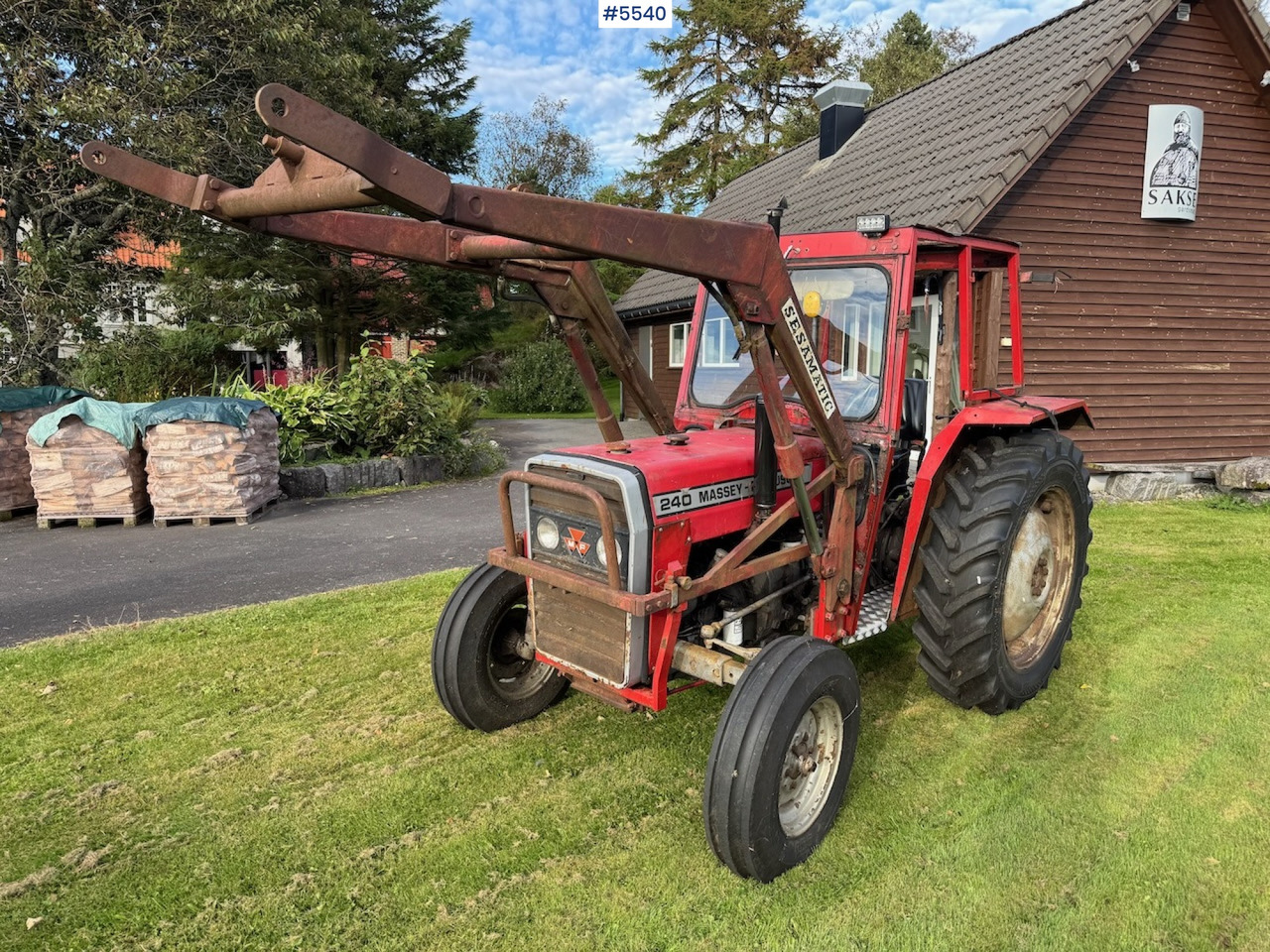 1982 Massey Ferguson 235 w/front loader. - Traktor: das Bild 1 1982 Massey Ferguson 235 w/front loader. - Traktor: das Bild 1