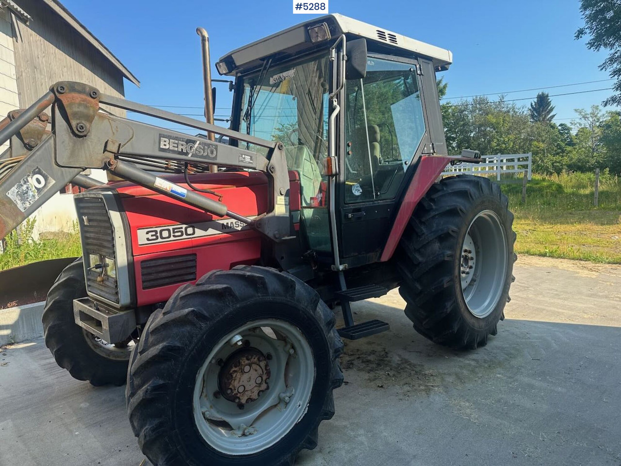 1987 Massey-Ferguson with front loader and round bale lifter. SEE VIDEO. - Traktor: das Bild 1 1987 Massey-Ferguson with front loader and round bale lifter. SEE VIDEO. - Traktor: das Bild 1