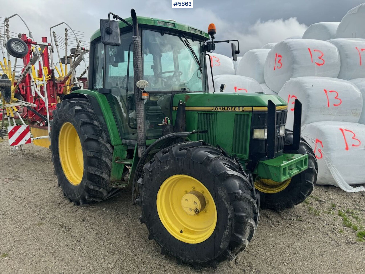 1996 John Deere 6400 4x4 w/ front loader. - Traktor: das Bild 1 1996 John Deere 6400 4x4 w/ front loader. - Traktor: das Bild 1