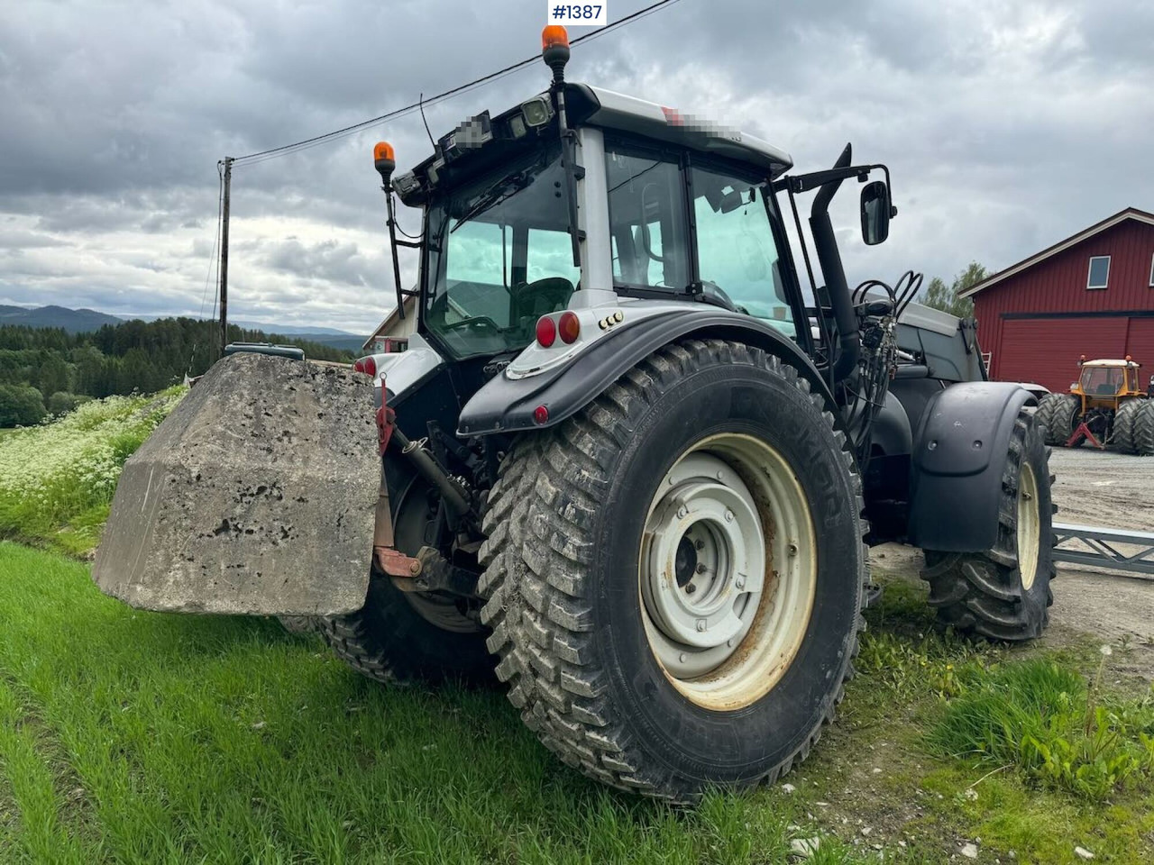 2007 Valtra T190 4x4 Tractor w/ bucket - Traktor: das Bild 3 2007 Valtra T190 4x4 Tractor w/ bucket - Traktor: das Bild 3