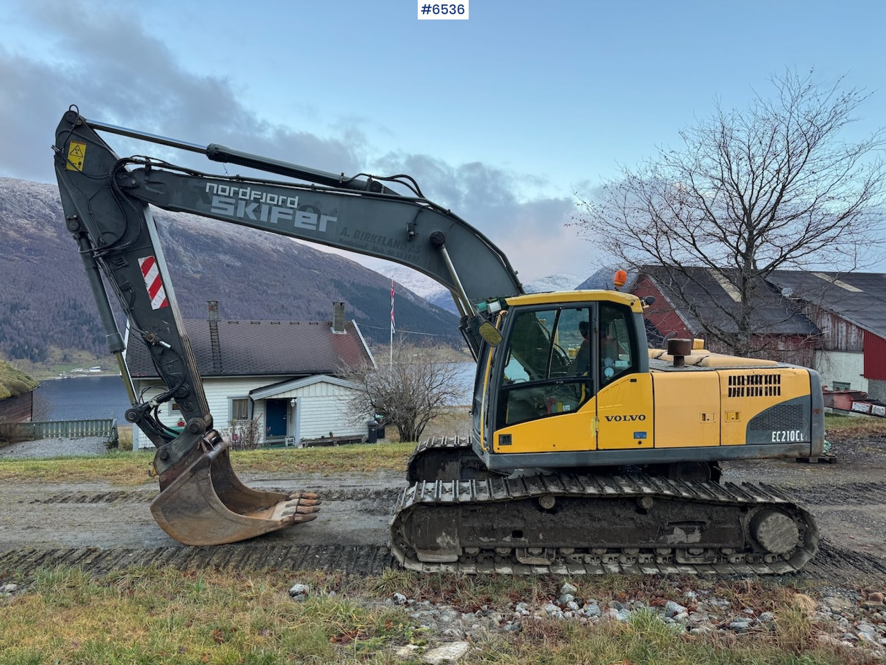 2007 Volvo EC 210 CL w/ excavator bucket and good chassis. - Kettenbagger: das Bild 1 2007 Volvo EC 210 CL w/ excavator bucket and good chassis. - Kettenbagger: das Bild 1
