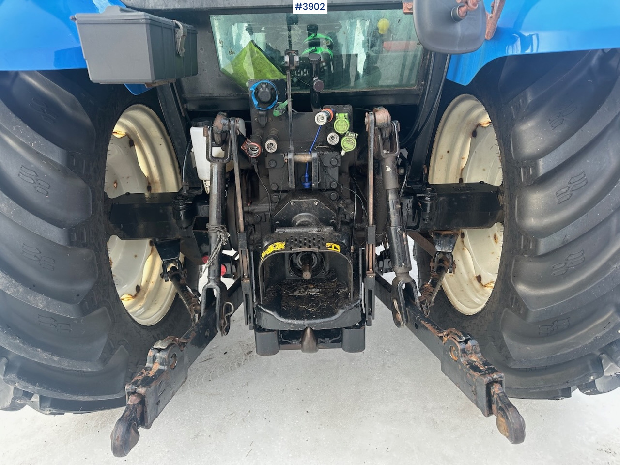 Traktor 2011 New Holland T5070 4x4 m/ frontlaster: das Bild 22