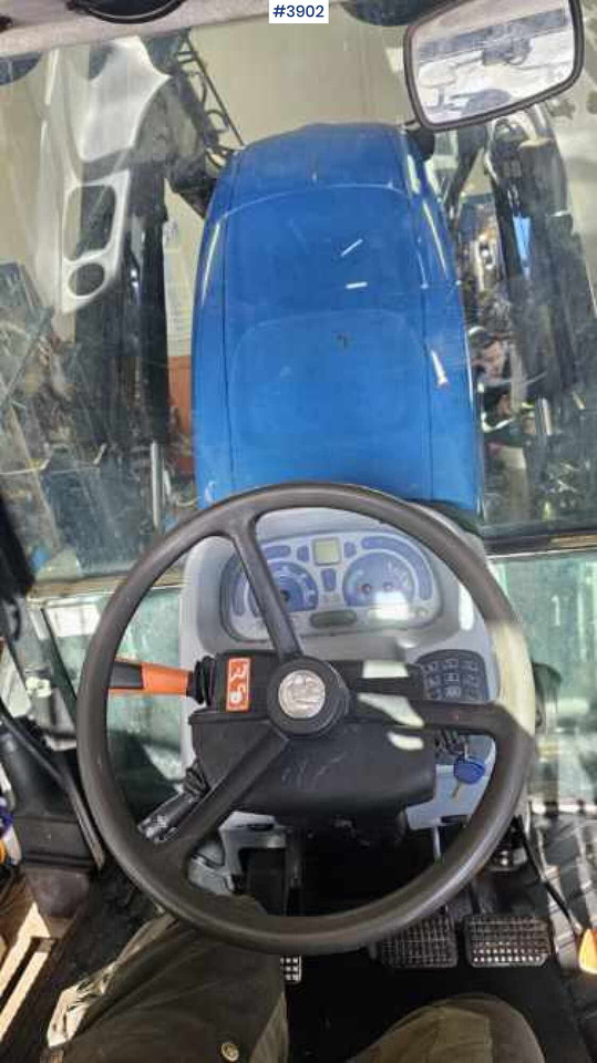 Traktor 2011 New Holland T5070 4x4 m/ frontlaster: das Bild 43
