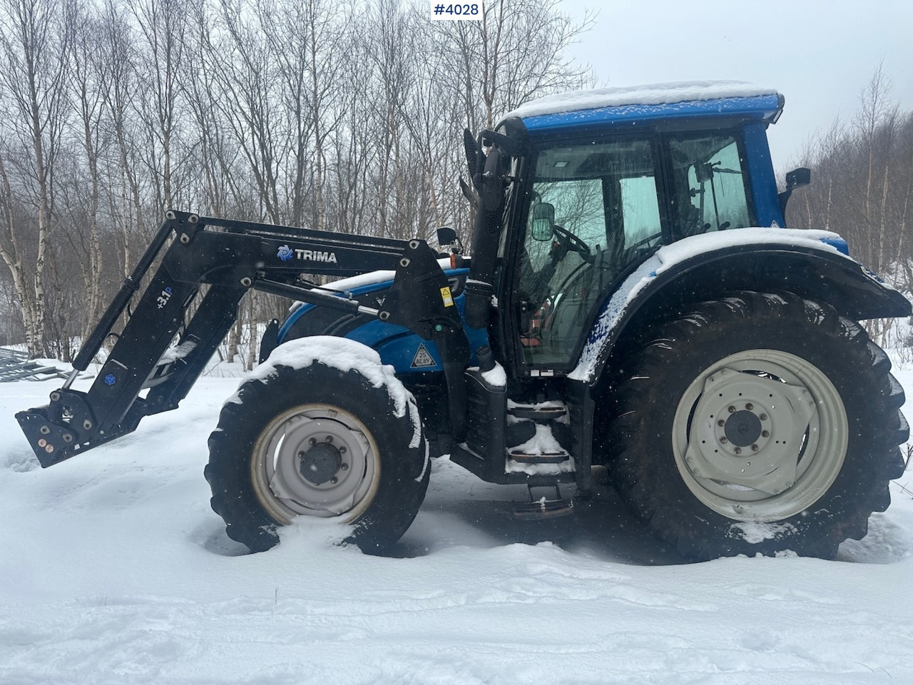 2012 Valtra N122 4x4 traktor w/ front loader and Dalen snow blower - Traktor: das Bild 3 2012 Valtra N122 4x4 traktor w/ front loader and Dalen snow blower - Traktor: das Bild 3