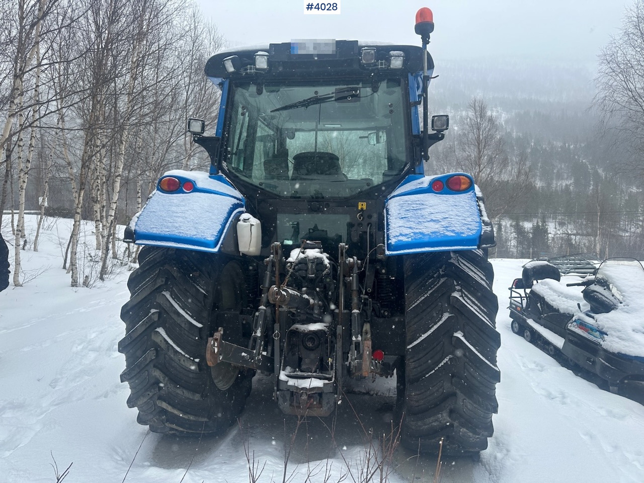 2012 Valtra N122 4x4 traktor w/ front loader and Dalen snow blower - Traktor: das Bild 5 2012 Valtra N122 4x4 traktor w/ front loader and Dalen snow blower - Traktor: das Bild 5