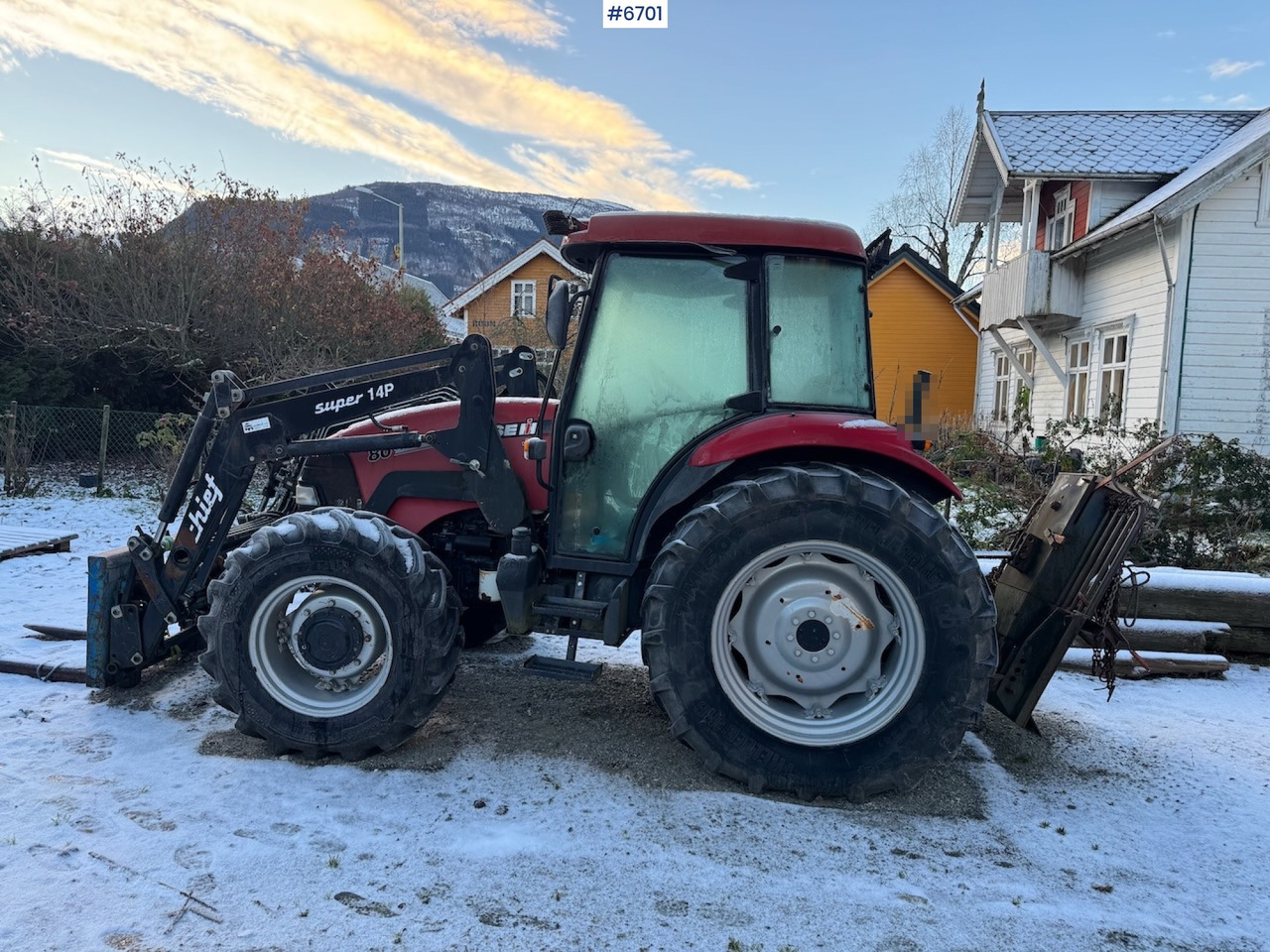 2013 Case IH JX 80 w/ front loader and some equipment. Low hours! - Traktor: das Bild 1 2013 Case IH JX 80 w/ front loader and some equipment. Low hours! - Traktor: das Bild 1