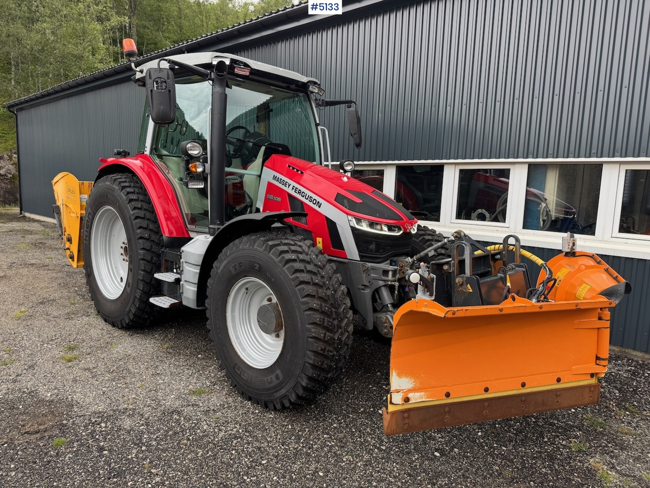 2022 Massey Ferguson 5S.105 w/front hydraulics and plowing rig - Traktor: das Bild 1 2022 Massey Ferguson 5S.105 w/front hydraulics and plowing rig - Traktor: das Bild 1