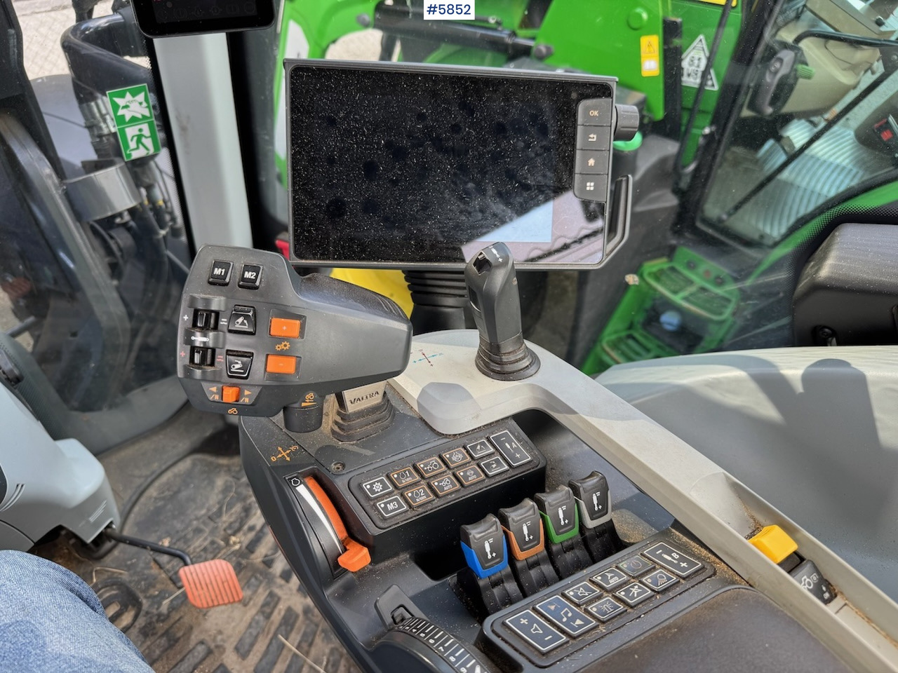 Traktor 2022 Valtra N175 w/ front loader.: das Bild 19