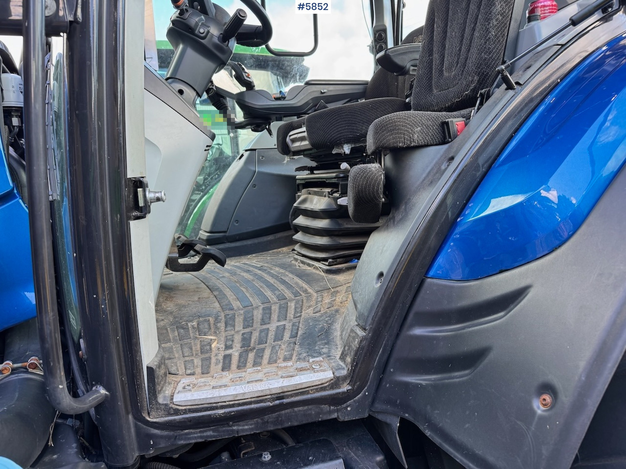 Traktor 2022 Valtra N175 w/ front loader.: das Bild 15