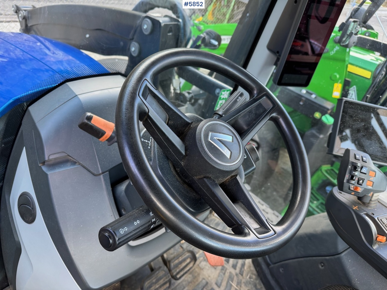 Traktor 2022 Valtra N175 w/ front loader.: das Bild 20