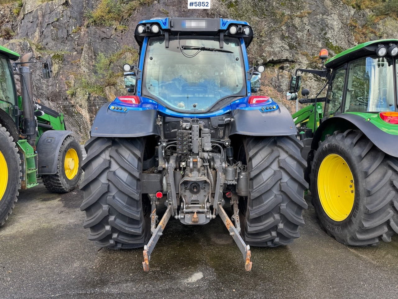 Traktor 2022 Valtra N175 w/ front loader.: das Bild 7