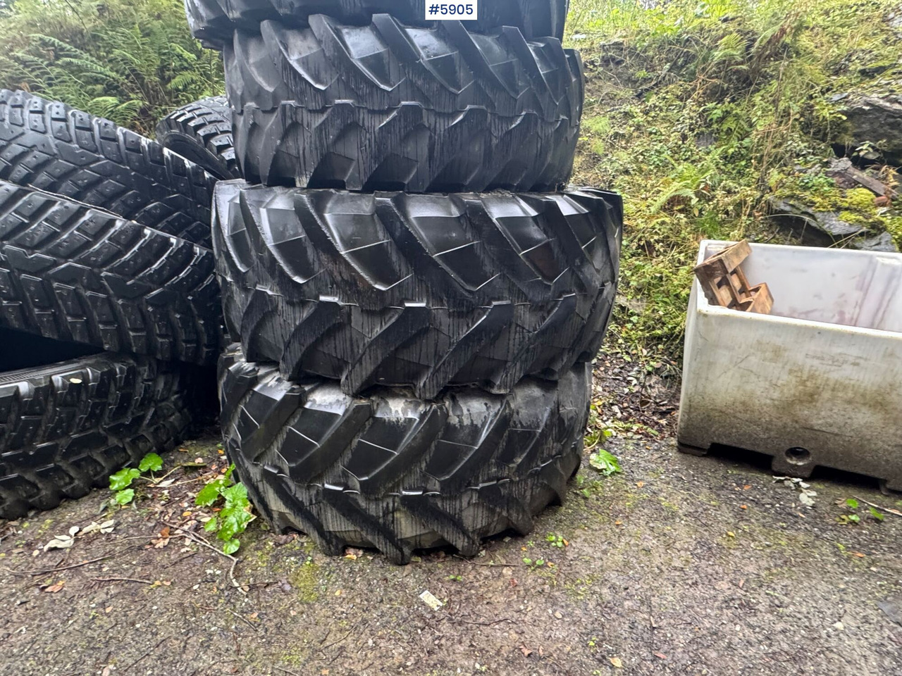 8 pcs Nokian TRI 2 tires. 4 pcs on rims! - Komplettrad für Baumaschine: das Bild 4 8 pcs Nokian TRI 2 tires. 4 pcs on rims! - Komplettrad für Baumaschine: das Bild 4